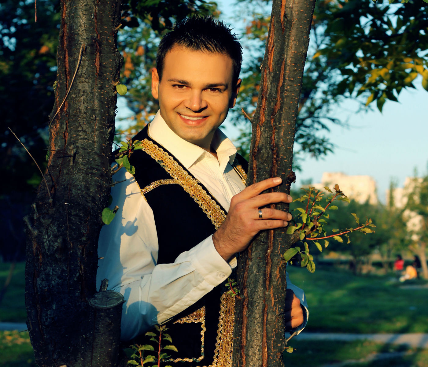 Здравко Мандаджиев представя новия си албум в “Бащино огнище”